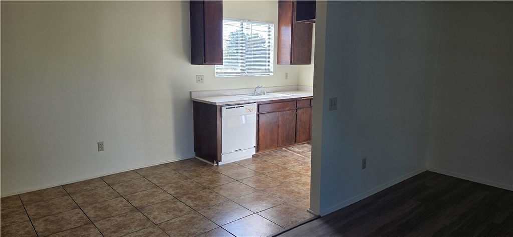 1319 Oakwood Drive - Photo 3