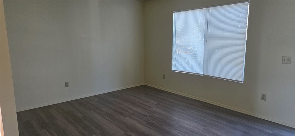1319 Oakwood Drive - Photo 2