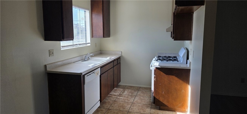 1319 Oakwood Drive - Photo 3