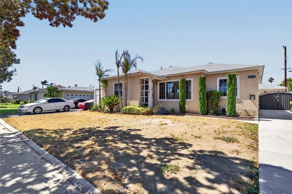 13569 Montague Street - Photo 0