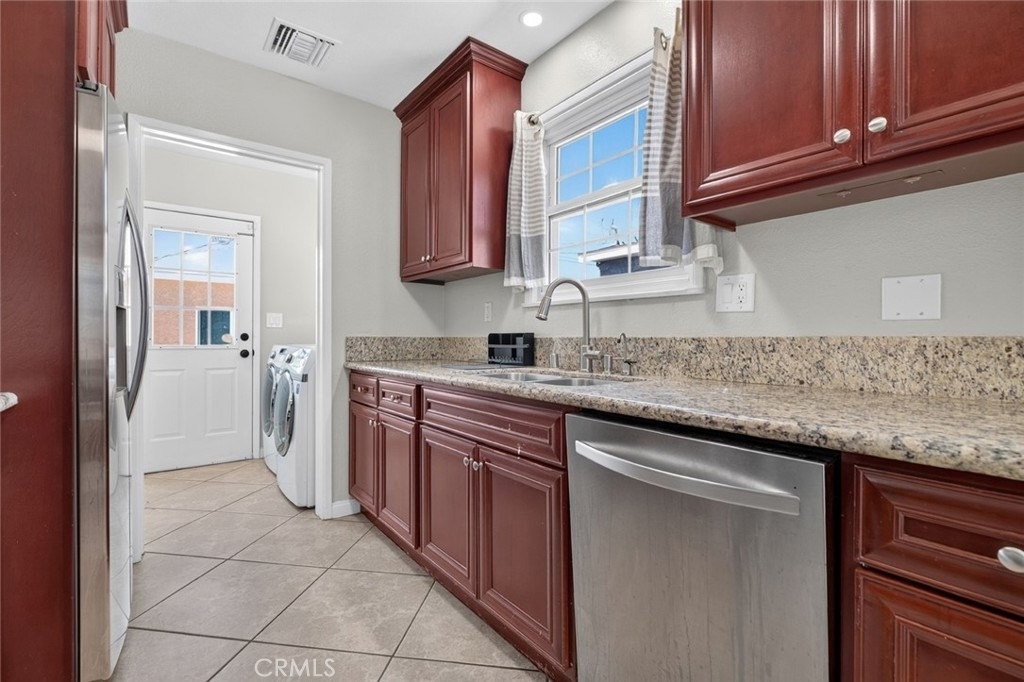13569 Montague Street - Photo 6