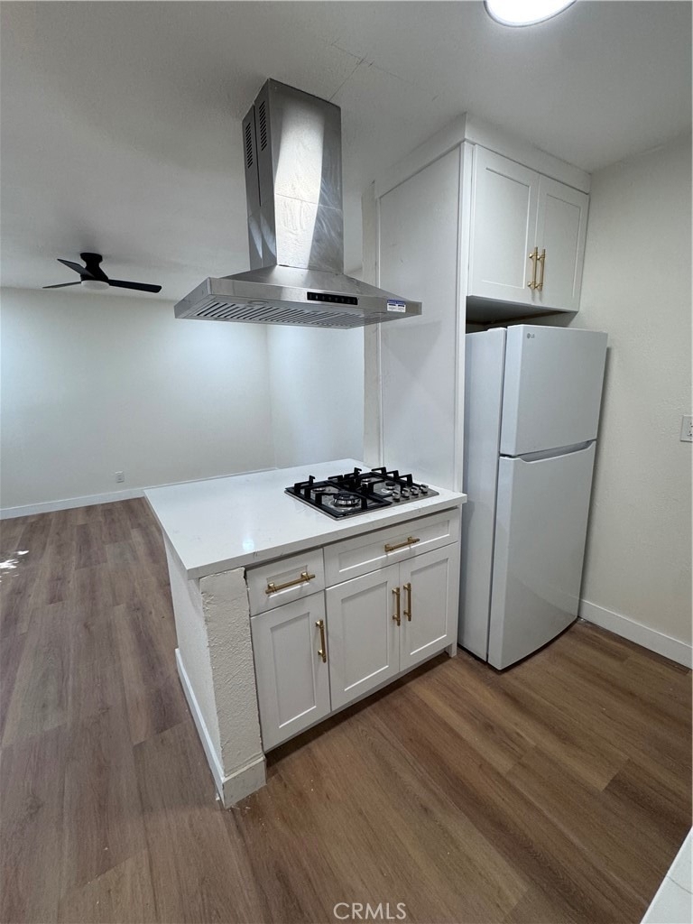 450 E Esther Street E - Photo 2