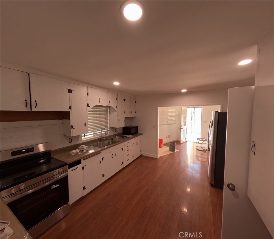 255 W La Verne - Photo 2