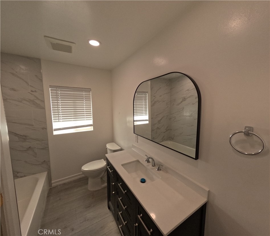 255 W La Verne - Photo 4