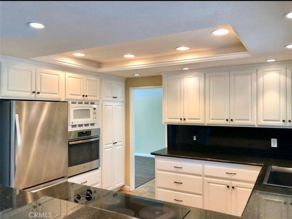 824 Hasting Circle - Photo 2