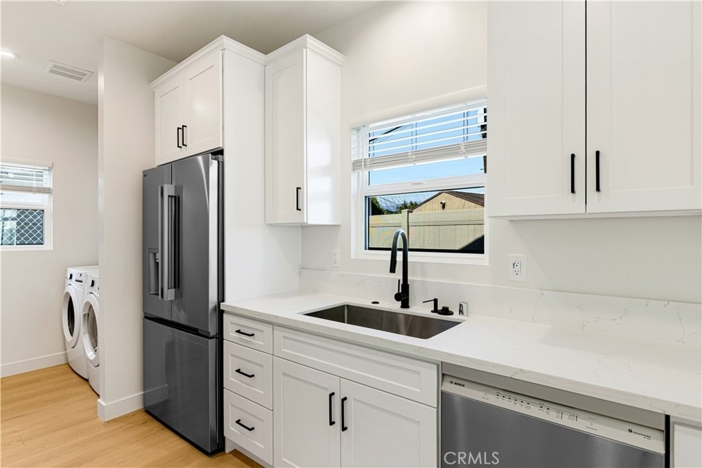 4042 Somers - Photo 7