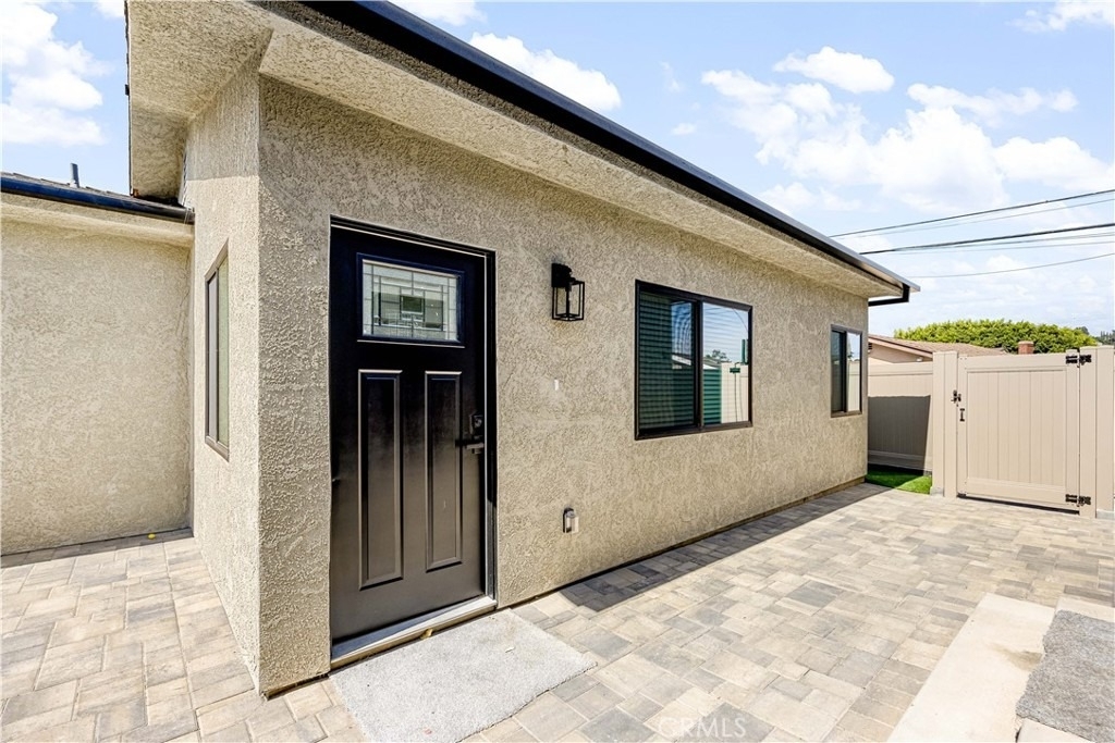 4042 Somers - Photo 0