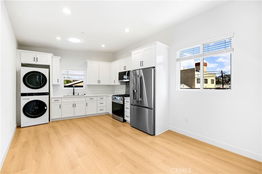 4040 Somers - Photo 1