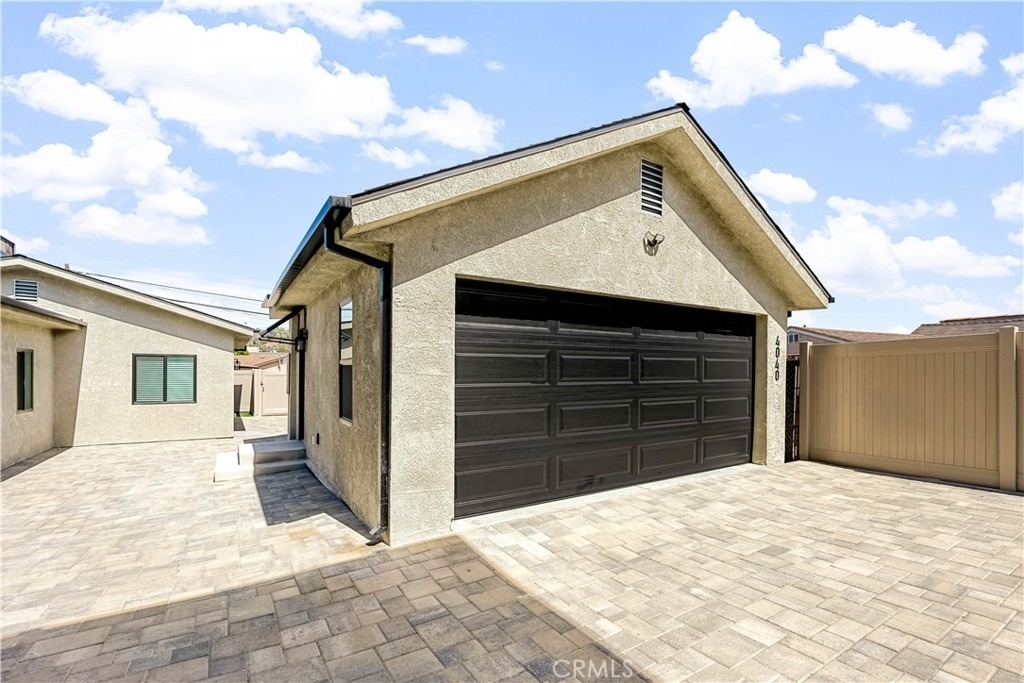 4040 Somers - Photo 11