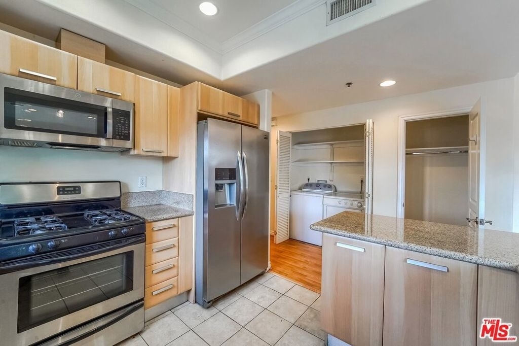 10633 Eastborne Avenue - Photo 9
