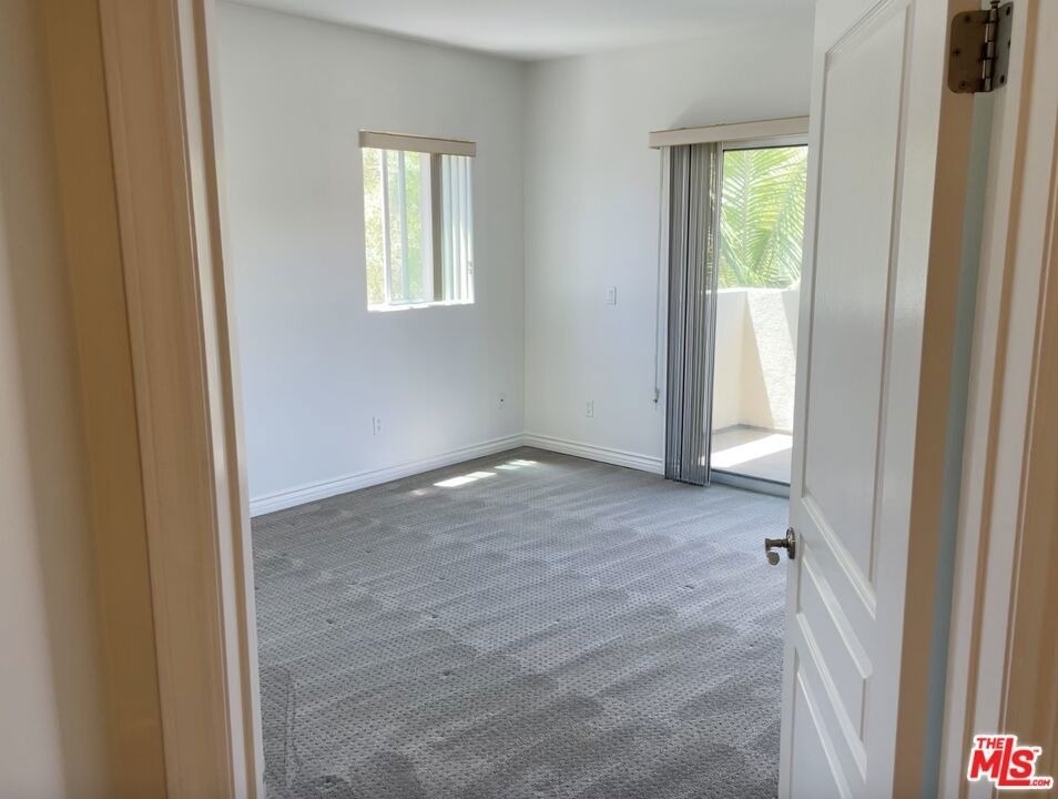 10633 Eastborne Avenue - Photo 16