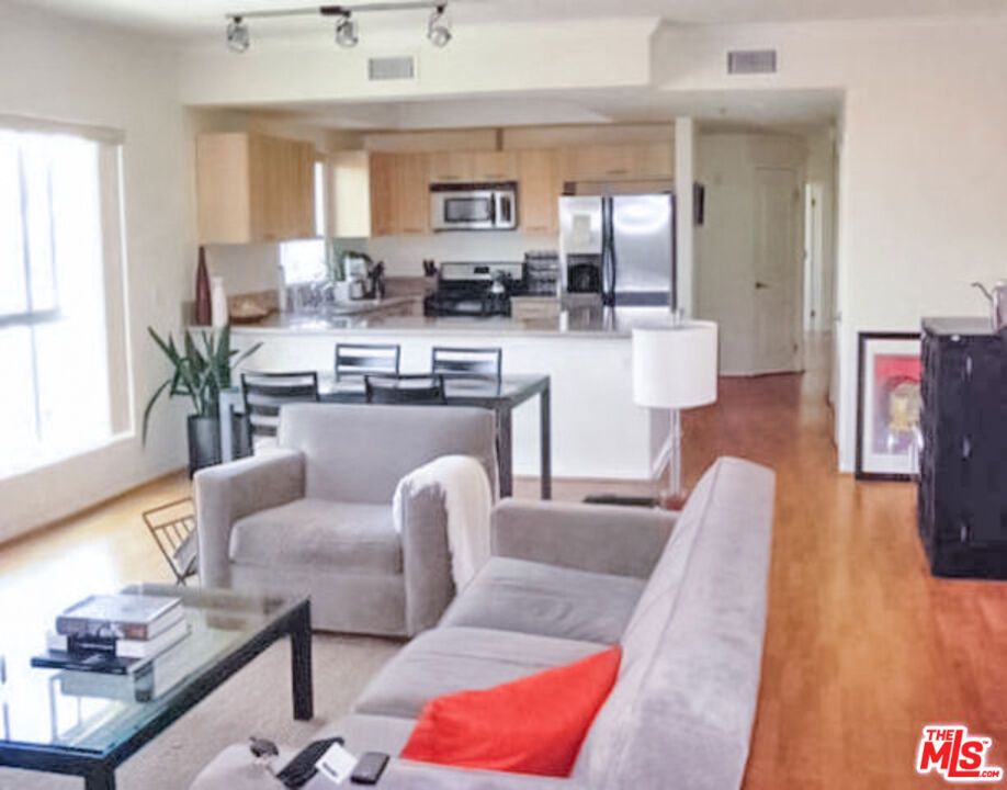 10633 Eastborne Avenue - Photo 3