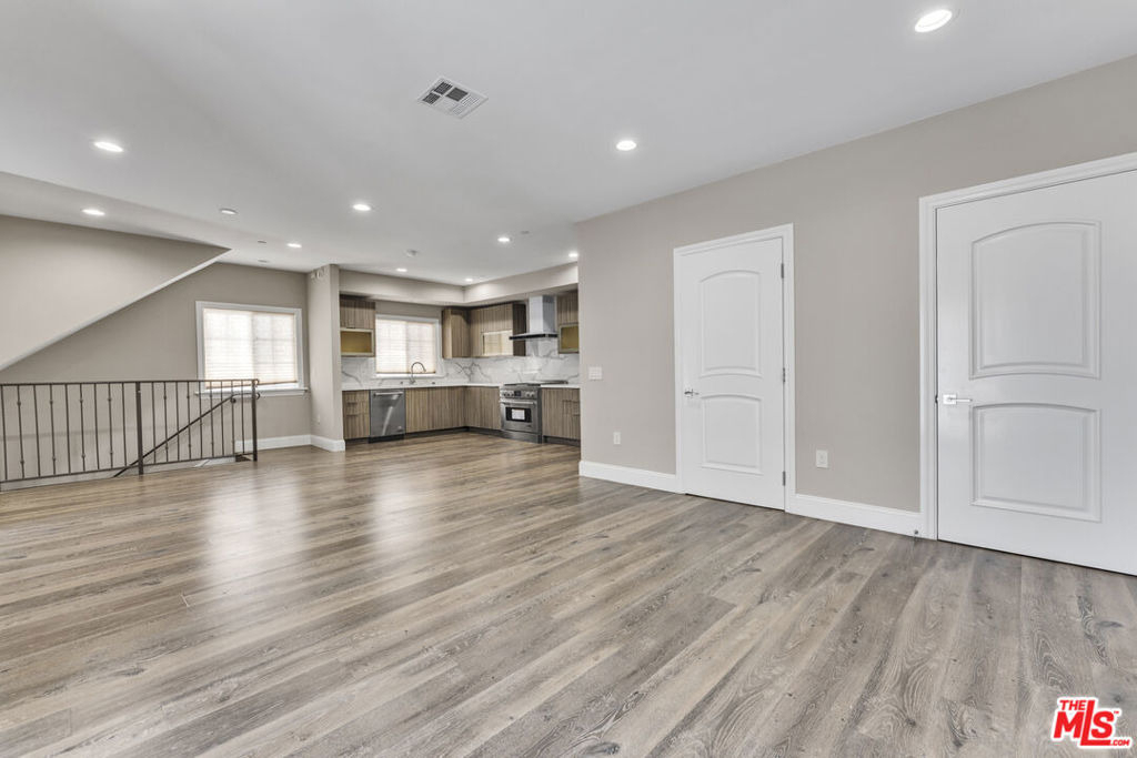 413 California Street - Photo 2
