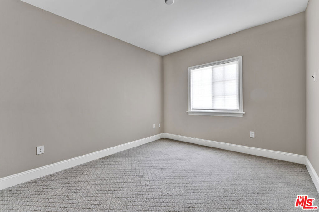 413 California Street - Photo 8