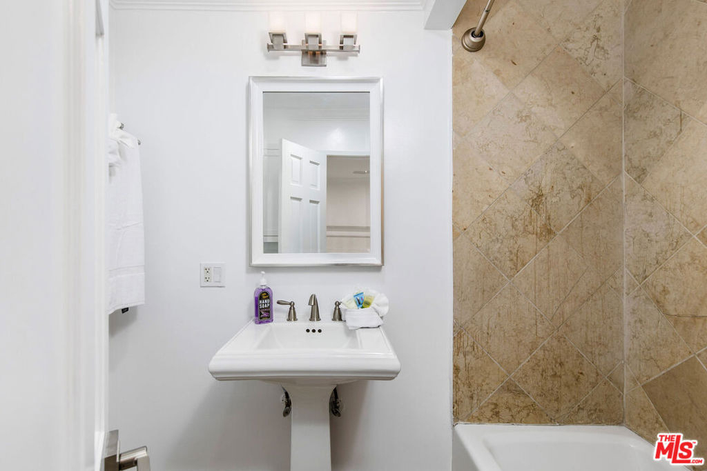 2101 Ocean Avenue - Photo 22