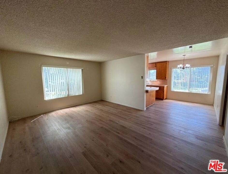 215 N Myrtle Avenue - Photo 4