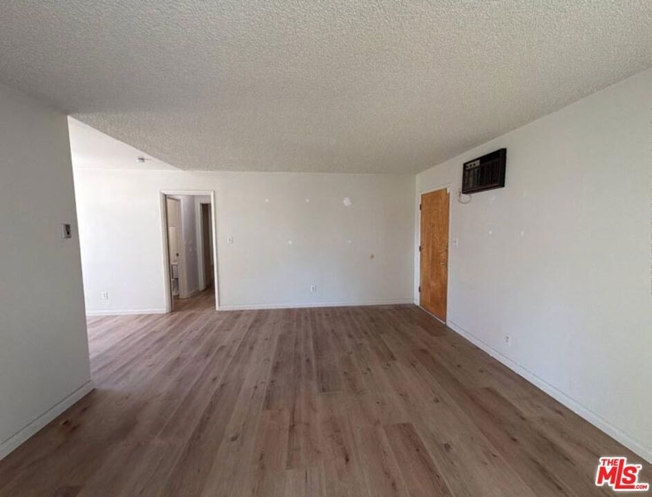 215 N Myrtle Avenue - Photo 5