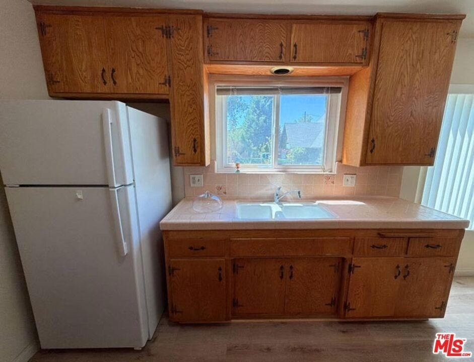 215 N Myrtle Avenue - Photo 9