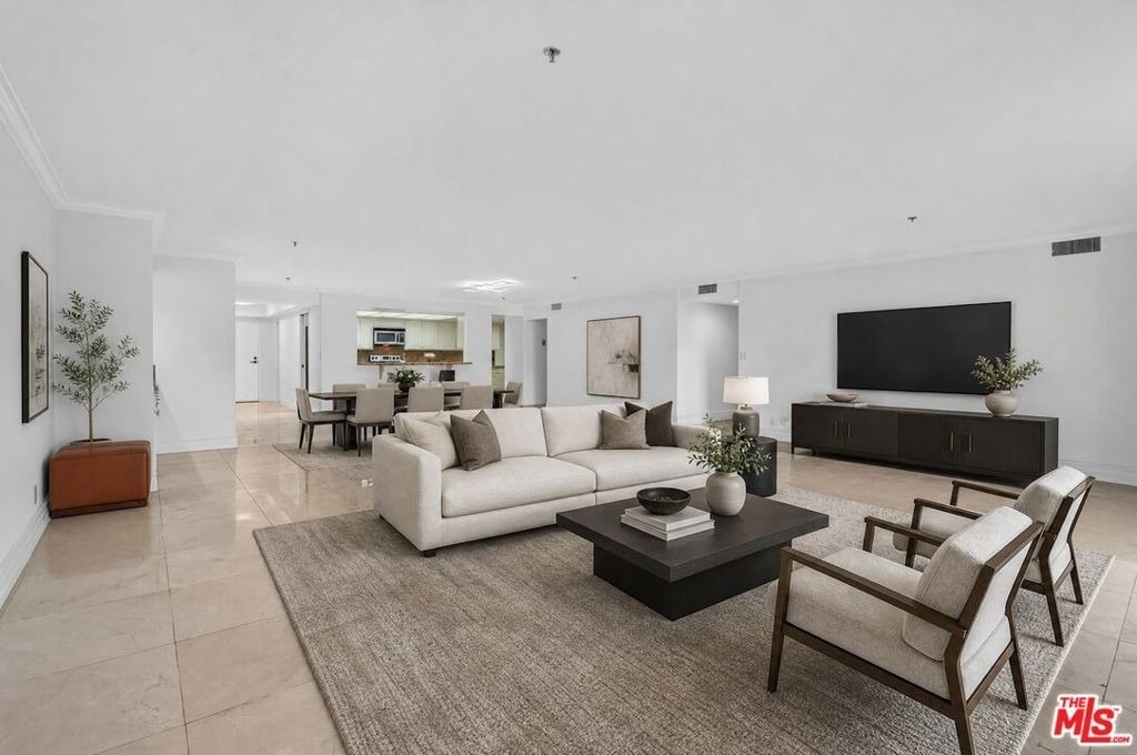 10660 Wilshire Boulevard - Photo 0