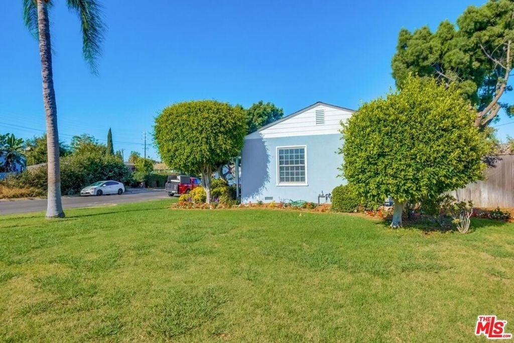 8358 Kittyhawk Avenue - Photo 3