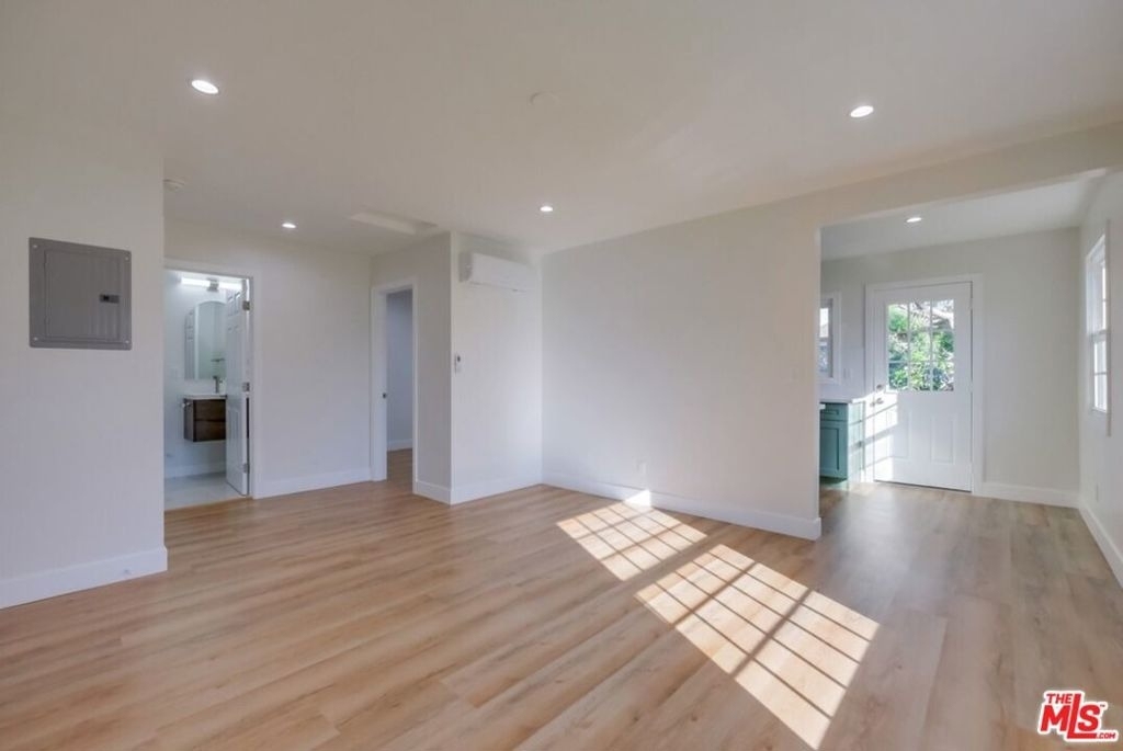 8358 Kittyhawk Avenue - Photo 5