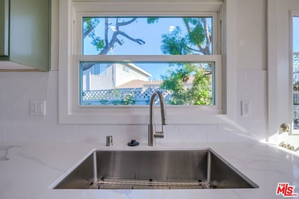 8358 Kittyhawk Avenue - Photo 11