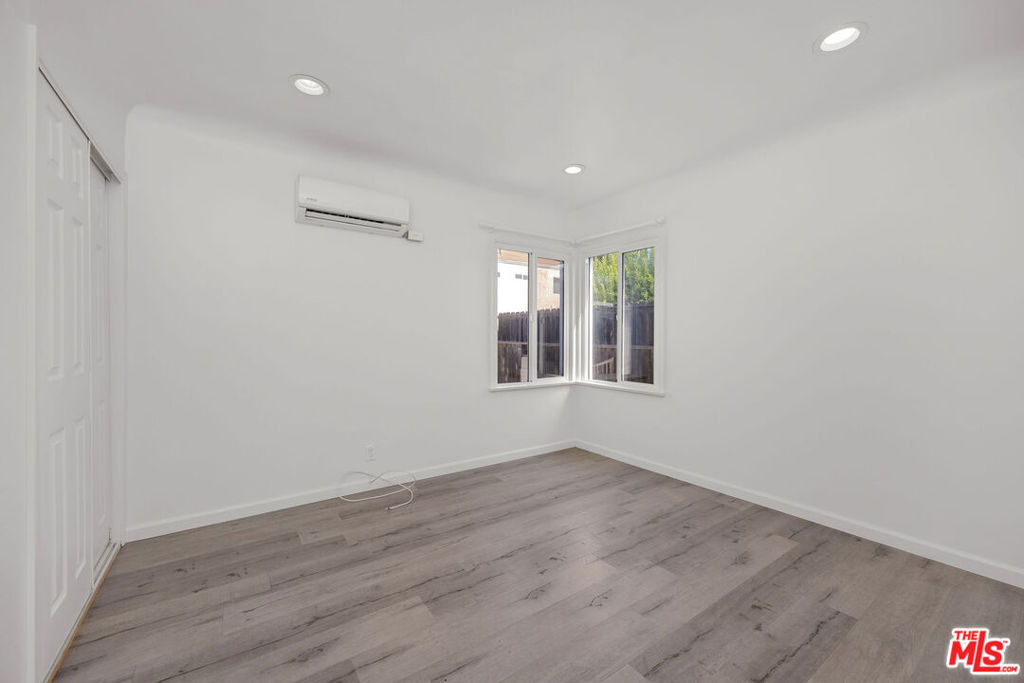 2103 Barclay Street - Photo 6