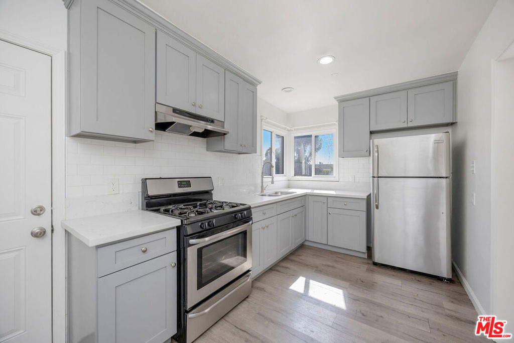 2103 Barclay Street - Photo 3