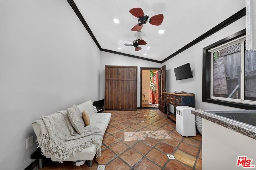 9031 Phyllis Avenue - Photo 11