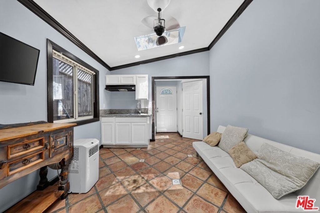 9031 Phyllis Avenue - Photo 16