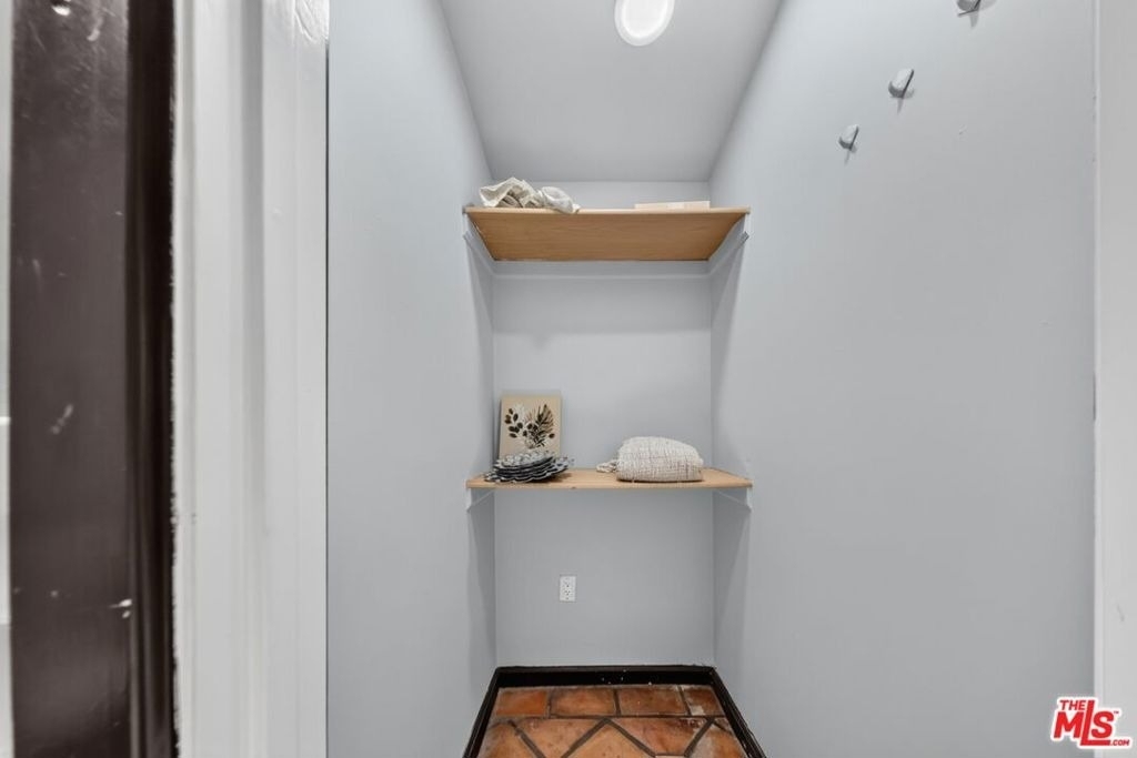 9031 Phyllis Avenue - Photo 14