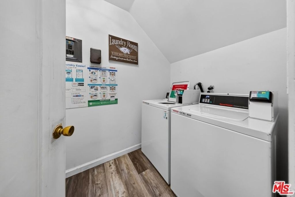 9031 Phyllis Avenue - Photo 20