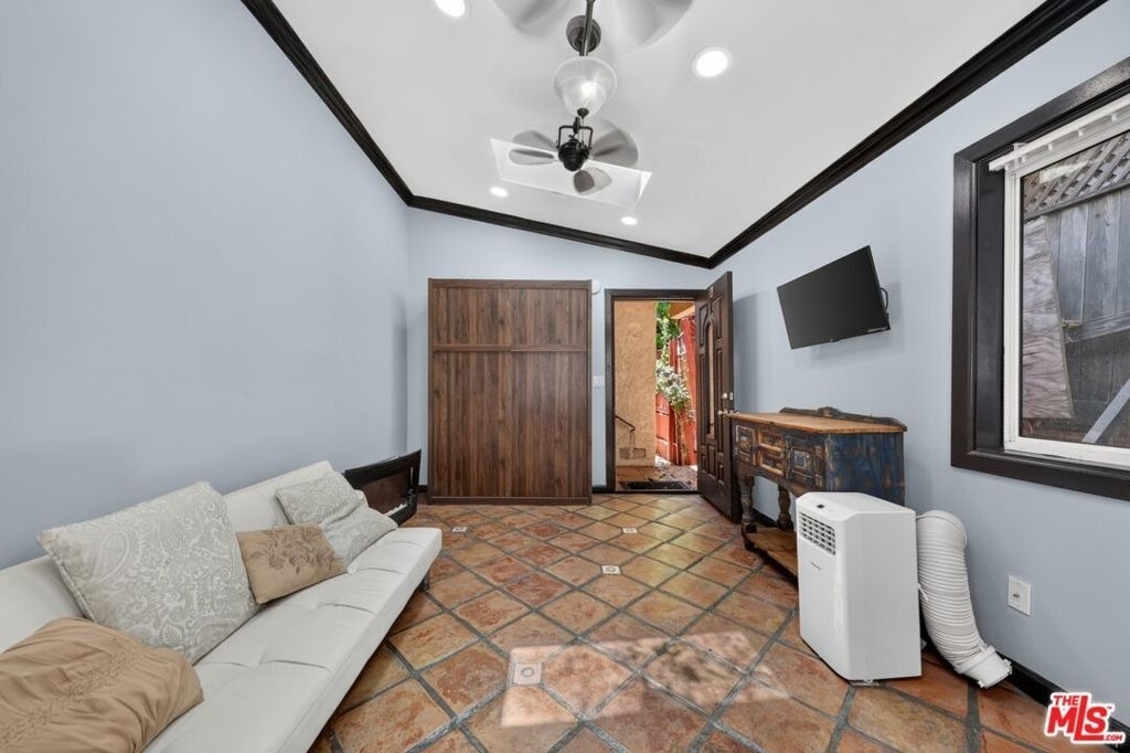9031 Phyllis Avenue - Photo 9