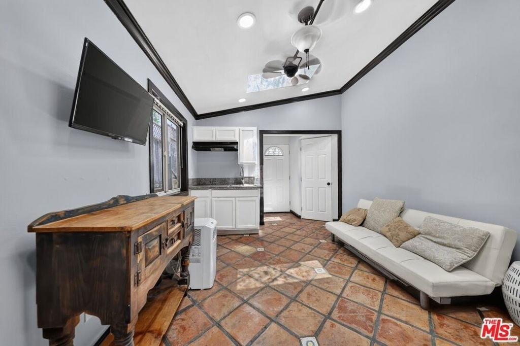 9031 Phyllis Avenue - Photo 13