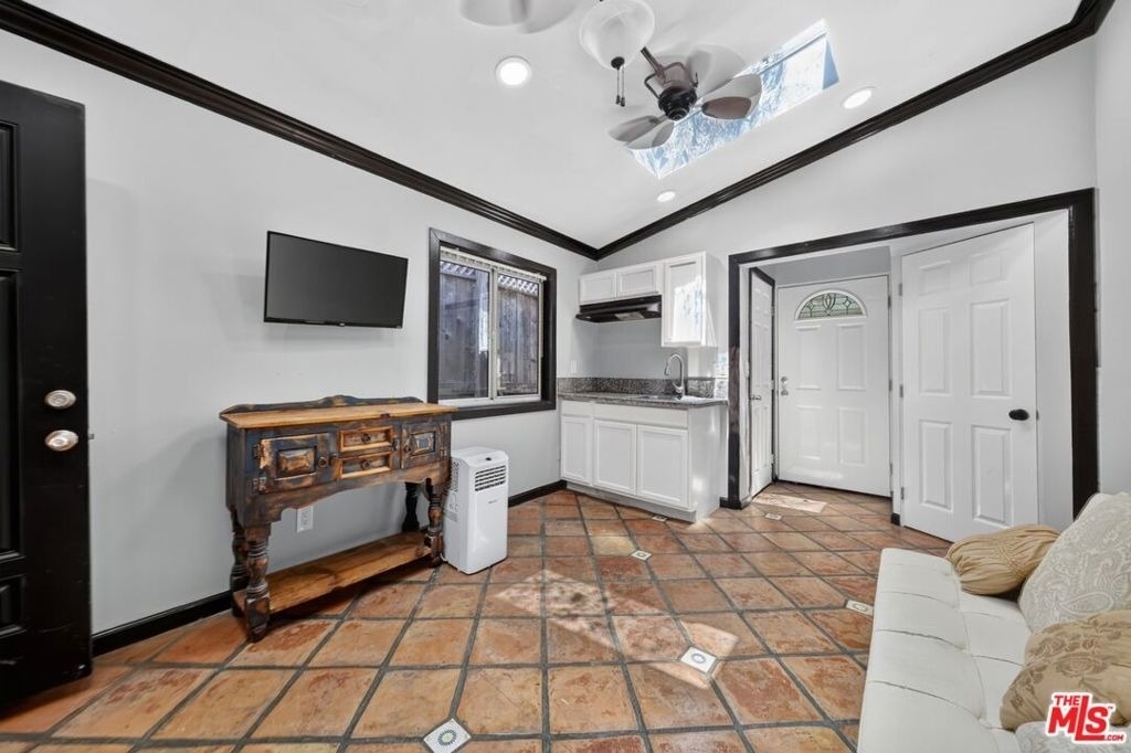 9031 Phyllis Avenue - Photo 12