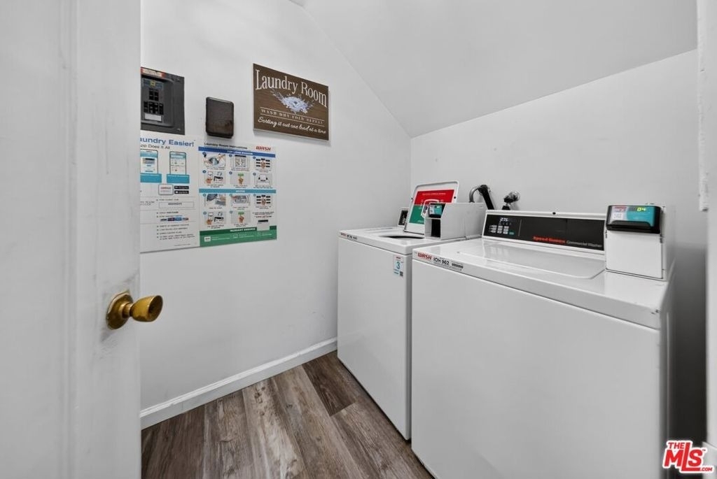 9031 Phyllis Avenue - Photo 19