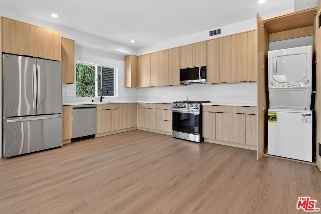11302 Collins Street - Photo 3