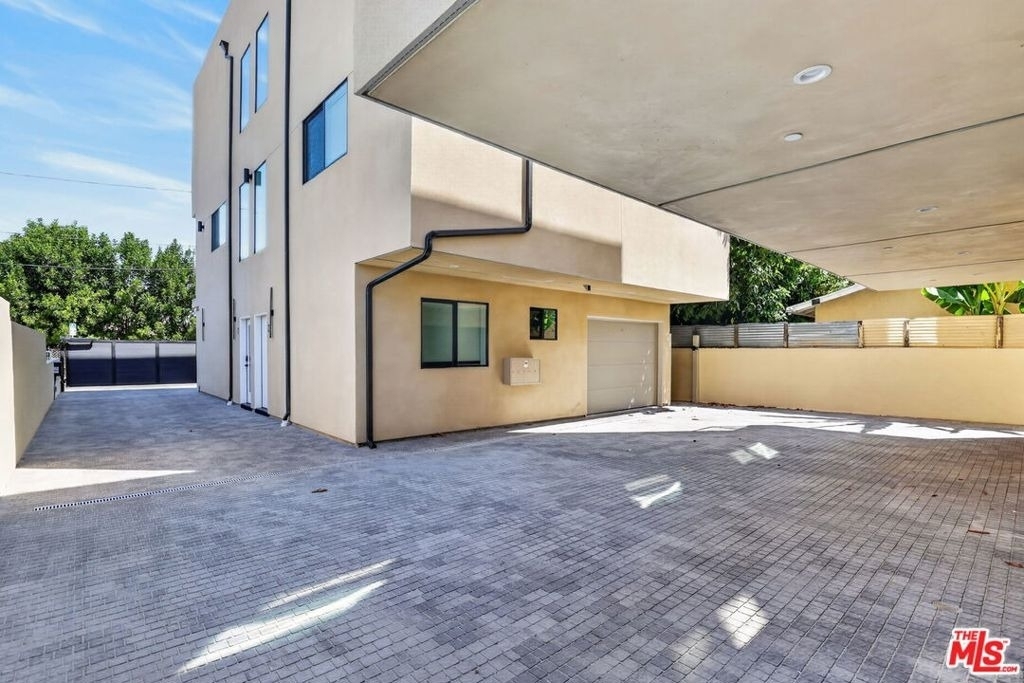 11302 Collins Street - Photo 40