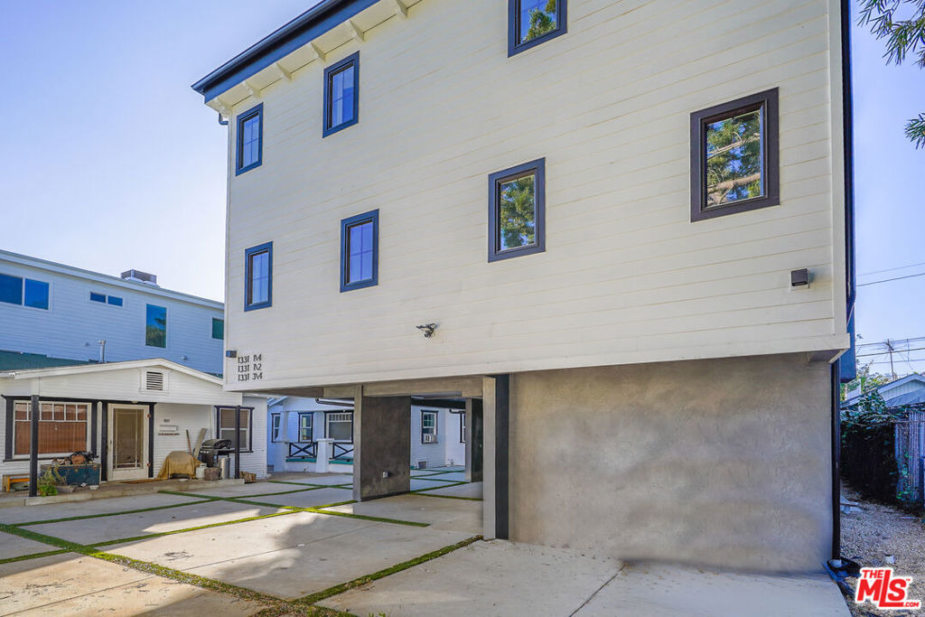 1331 N June Street - Photo 31