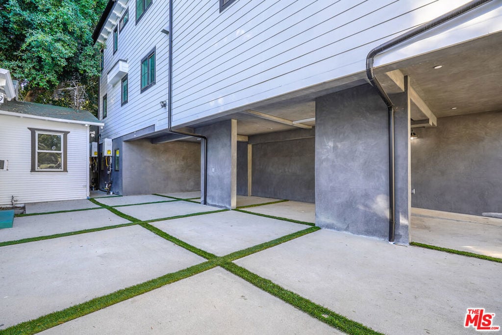 1331 N June Street - Photo 30