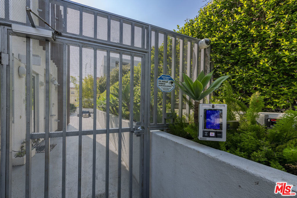 1345 Havenhurst Drive - Photo 2