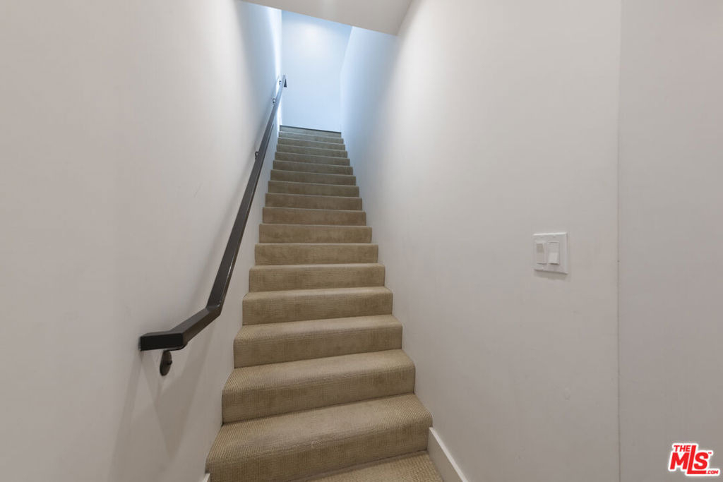 1345 Havenhurst Drive - Photo 16
