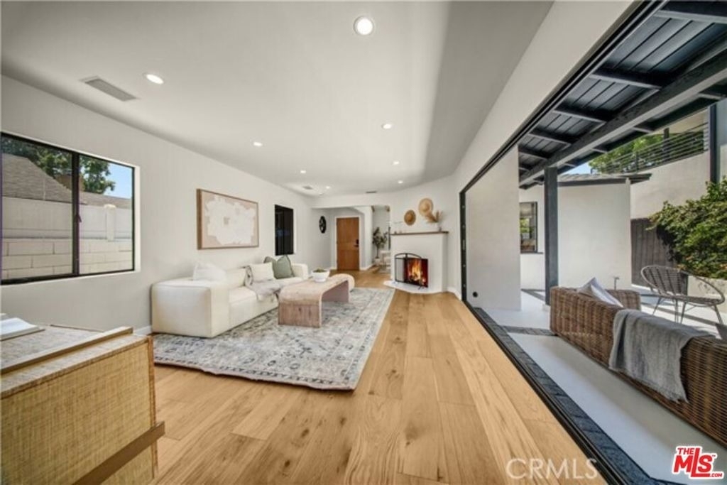 4038 Denny Avenue - Photo 9