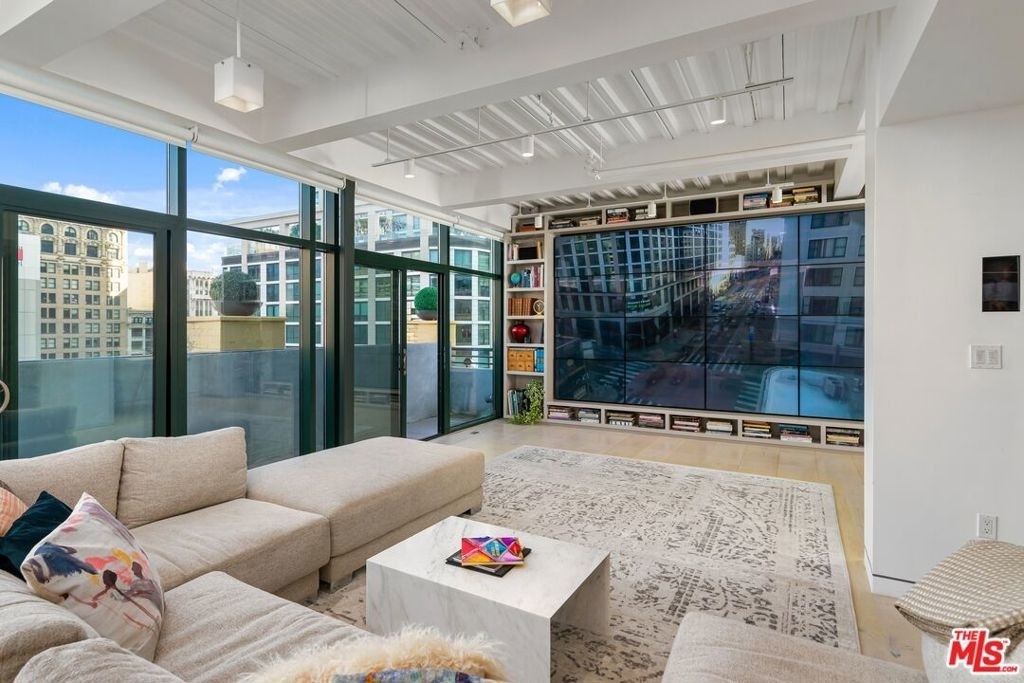 353 S Broadway - Photo 1