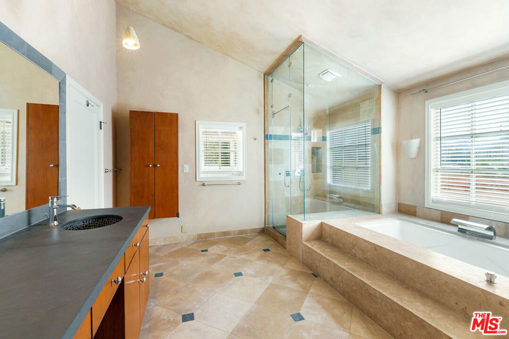 231 14th Street - Photo 26