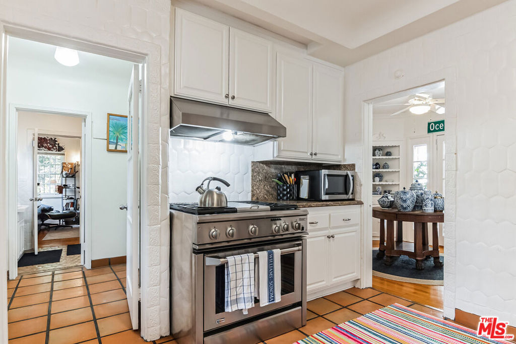 451 Veteran Avenue - Photo 9