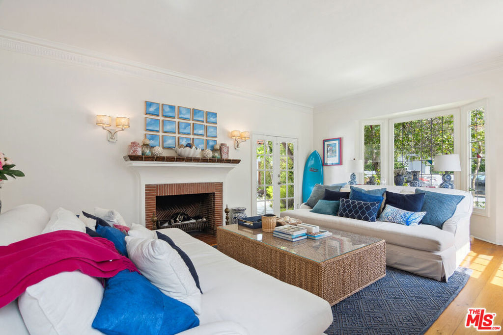 451 Veteran Avenue - Photo 4