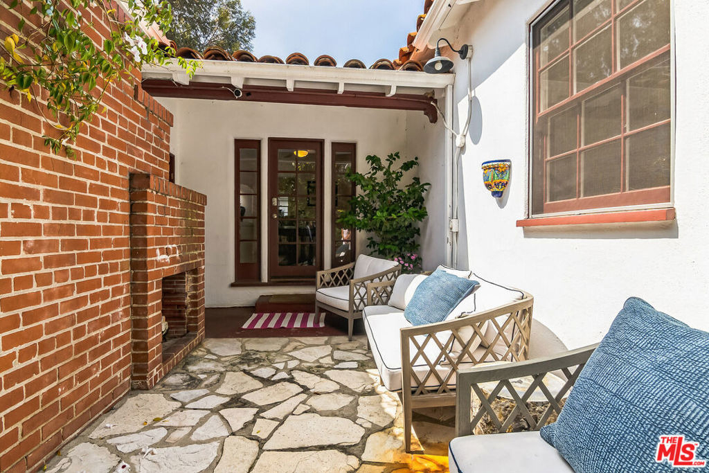 451 Veteran Avenue - Photo 2