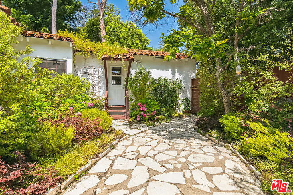 451 Veteran Avenue - Photo 1