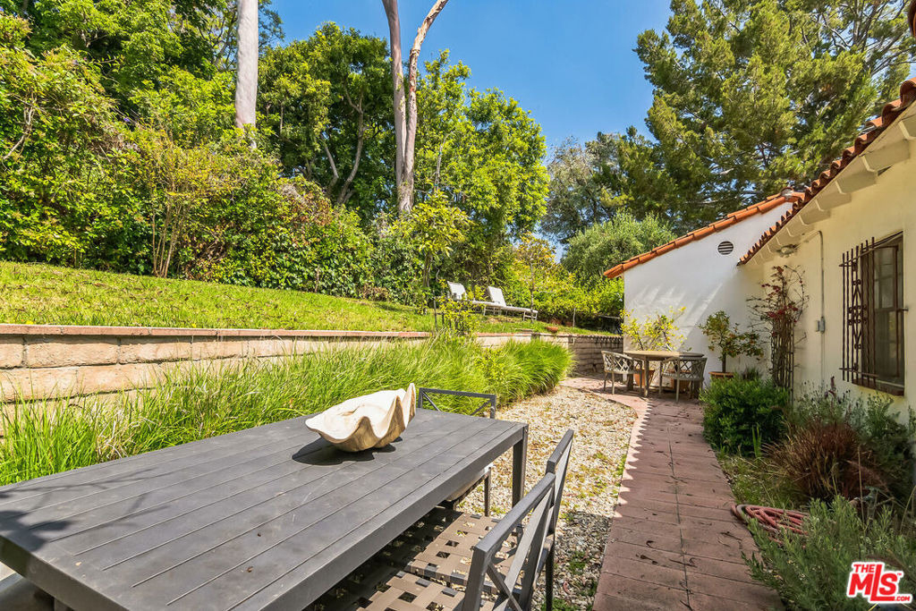 451 Veteran Avenue - Photo 26